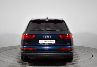 Подержанный автомобиль Audi Q7 2016 года (6 фото)