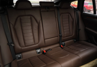 Подержанный автомобиль BMW X4 2021 года (35 фото)