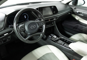 Подержанный автомобиль Hyundai Sonata 2020 года (11 фото)