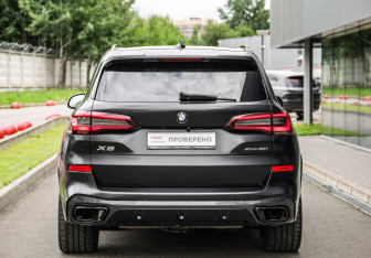 Подержанный автомобиль BMW X5 2021 года (7 фото)