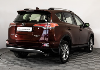 Подержанный автомобиль Toyota RAV4 2016 года (5 фото)
