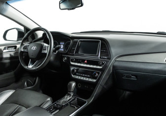 Подержанный автомобиль Hyundai Sonata 2018 года (9 фото)