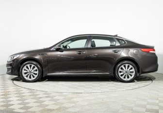 Подержанный автомобиль Kia Optima Sedan 2017 года (8 фото)