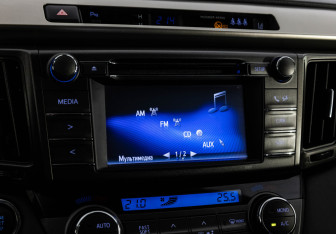 Подержанный автомобиль Toyota RAV4 2014 года (17 фото)