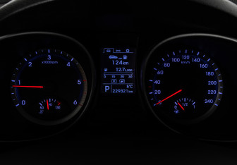 Подержанный автомобиль Hyundai Santa Fe 2012 года (15 фото)