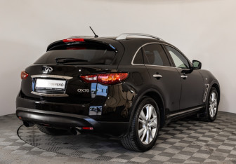 Подержанный автомобиль Infiniti QX70 2014 года (5 фото)