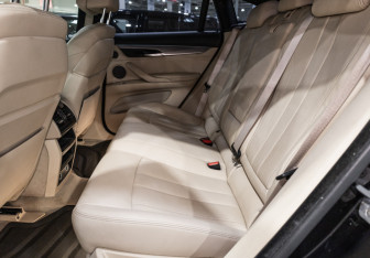 Подержанный автомобиль BMW X6 2018 года (12 фото)