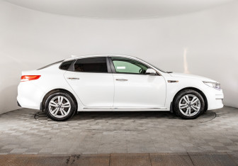 Подержанный автомобиль Kia Optima Sedan 2017 года (4 фото)