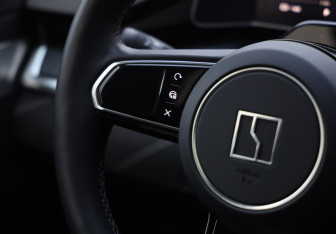 Подержанный автомобиль Zeekr 001 2023 года (13 фото)