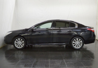 Подержанный автомобиль Renault Latitude 2010 года (8 фото)