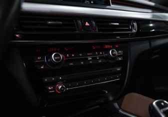 Подержанный автомобиль BMW X6 2017 года (22 фото)
