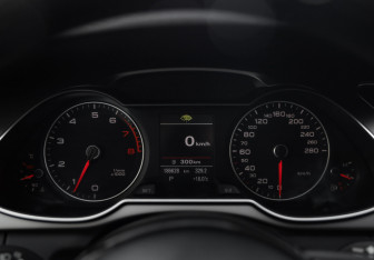 Подержанный автомобиль Audi A4 Sedan 2013 года (13 фото)