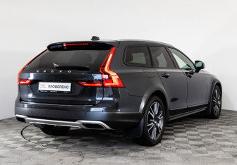 Подержанный автомобиль Volvo V90 Cross Country 2019 года (5 фото)
