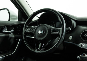 Подержанный автомобиль Kia Stinger 2018 года (25 фото)