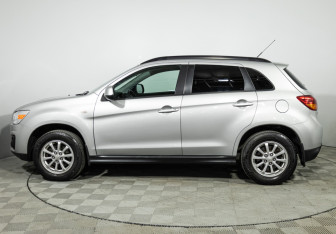 Подержанный автомобиль Mitsubishi ASX 2015 года (8 фото)