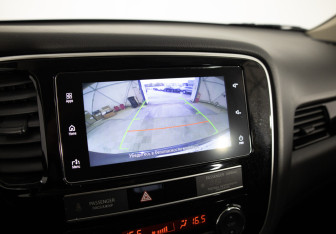 Подержанный автомобиль Mitsubishi Outlander 2019 года (16 фото)