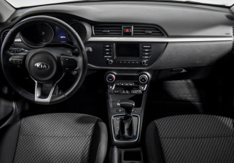 Подержанный автомобиль Kia Rio Sedan 2017 года (12 фото)