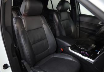 Подержанный автомобиль Ford Explorer 2014 года (24 фото)
