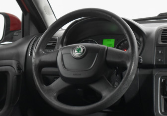 Подержанный автомобиль Skoda Fabia Hatchback 2012 года (14 фото)