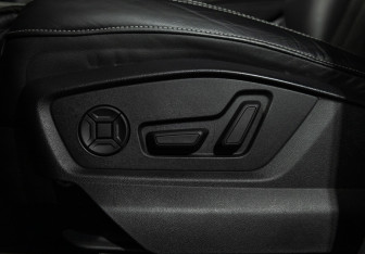 Подержанный автомобиль Audi Q8 2019 года (15 фото)