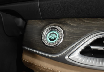 Подержанный автомобиль Evolute i-SPACE 2024 года (19 фото)