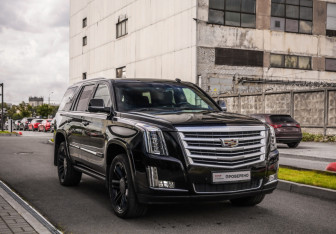 Подержанный автомобиль Cadillac Escalade Suv 2016 года (5 фото)