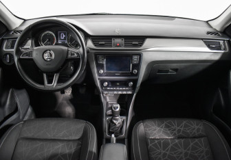 Подержанный автомобиль Skoda Rapid Liftback 2019 года (13 фото)