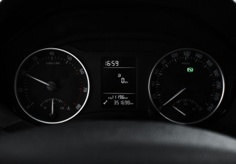 Подержанный автомобиль Skoda Octavia Liftback 2011 года (17 фото)