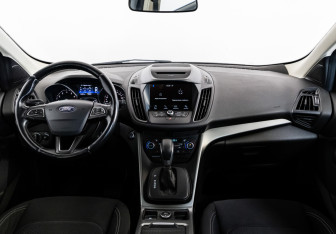 Подержанный автомобиль Ford Kuga 2018 года (10 фото)