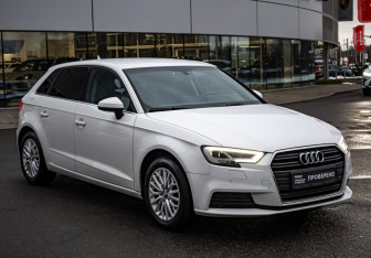 Подержанный автомобиль Audi A3 Hatchback 2017 года (3 фото)