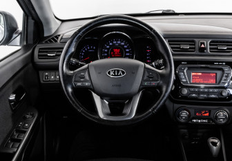 Подержанный автомобиль Kia Rio Sedan 2012 года (12 фото)
