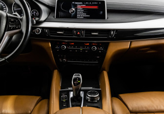 Подержанный автомобиль BMW X6 2015 года (13 фото)
