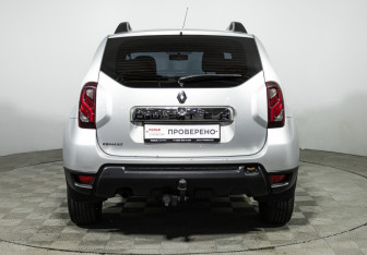 Подержанный автомобиль Renault Duster 2015 года (6 фото)