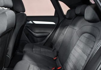 Подержанный автомобиль Audi Q3 2015 года (12 фото)