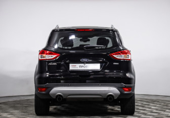 Подержанный автомобиль Ford Kuga 2016 года (6 фото)