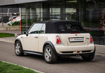 Подержанный автомобиль MINI Cabrio 2006 года (8 фото)