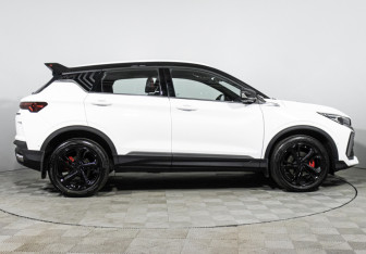 Подержанный автомобиль Geely Coolray 2024 года (4 фото)