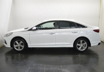 Подержанный автомобиль Hyundai Sonata 2019 года (8 фото)