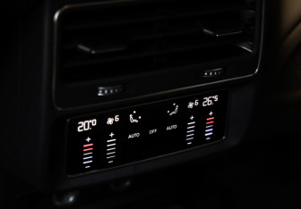 Подержанный автомобиль Audi Q8 2018 года (21 фото)