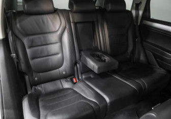 Подержанный автомобиль Volkswagen Touareg 2015 года (25 фото)