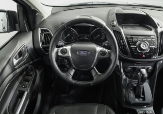 Подержанный автомобиль Ford Kuga 2015 года (11 фото)