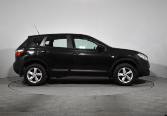 Подержанный автомобиль Nissan Qashqai 2012 года (4 фото)