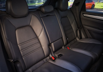 Подержанный автомобиль Porsche Cayenne 2018 года (20 фото)