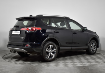 Подержанный автомобиль Toyota RAV4 2018 года (5 фото)