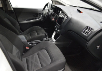 Подержанный автомобиль Kia Ceed Hatchback 2015 года (11 фото)