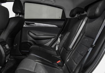 Подержанный автомобиль Haval F7x 2024 года (12 фото)