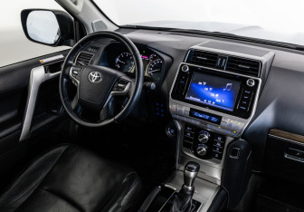 Подержанный автомобиль Toyota Land Cruiser Prado 2018 года (17 фото)