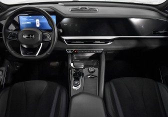 Подержанный автомобиль Geely Monjaro 2024 года (15 фото)