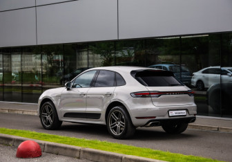 Подержанный автомобиль Porsche Macan 2019 года (8 фото)