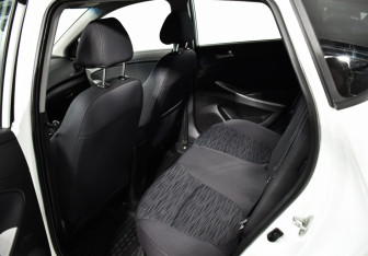 Подержанный автомобиль Hyundai Solaris Hatchback 2015 года (11 фото)